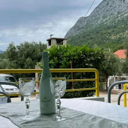 Apartment With Balcony In Podaca